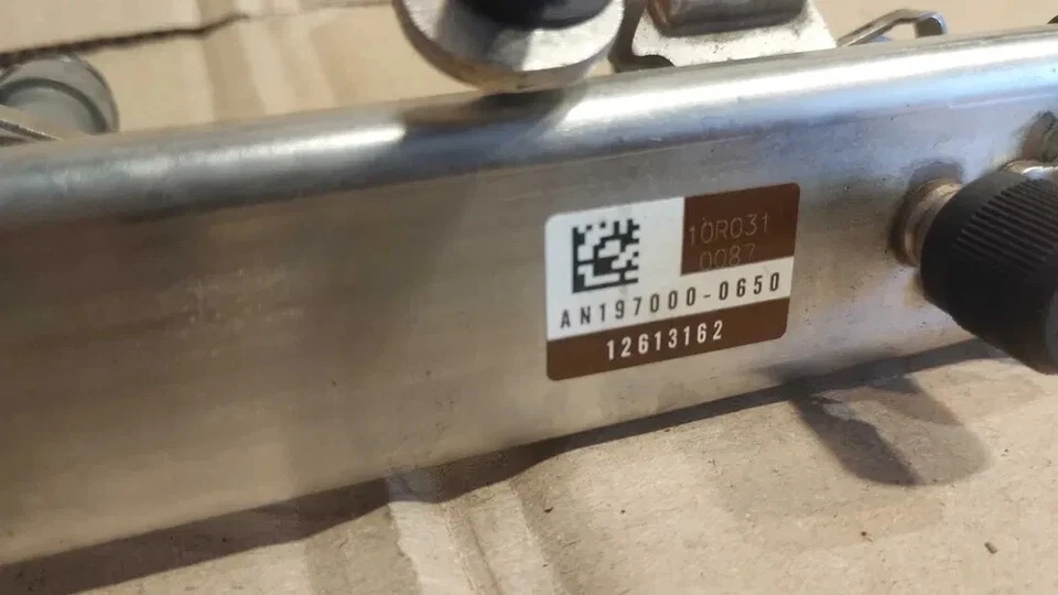 Fuel Injection Injector Rail AN197000-0650 Polaris Slingshot SL - Bild 4 von 4