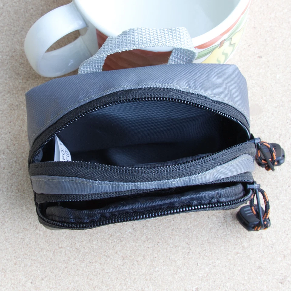 Samsonite Small Camera Pouch with two zipper pockets hook & loop wide belt loop - Image 4 of 4