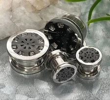 PAIR Black Ship Wheel Centered 316L Surgical Steel Screw Fit Tunnel Plugs