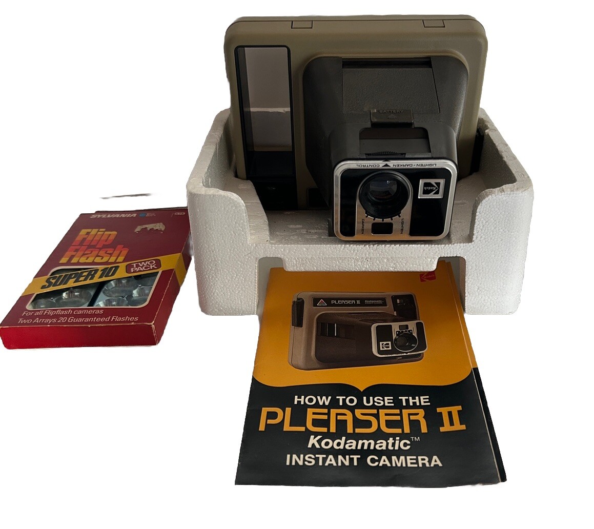 Vintage Pleaser II Kodamatic Kodak Instant Camera With Original Box Flash