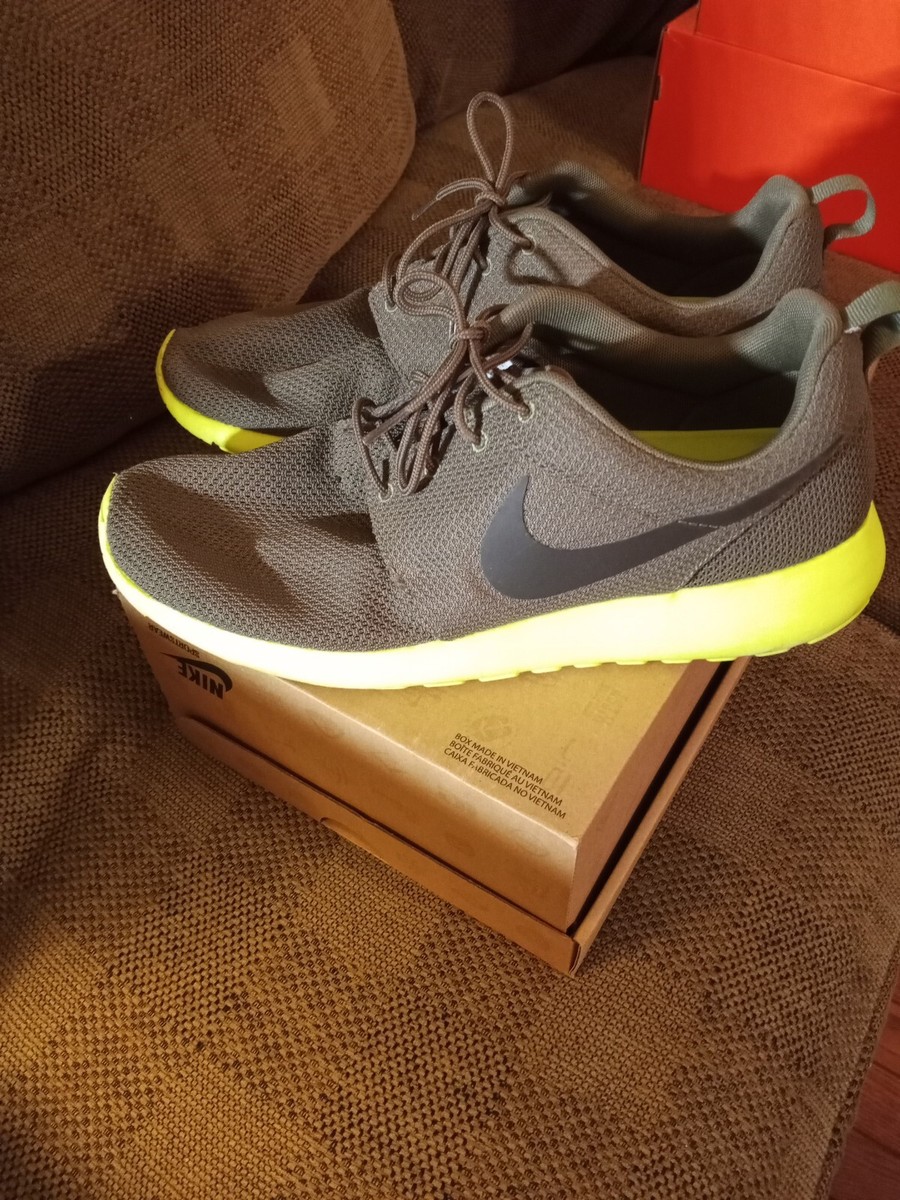 Size 9 - Nike‎ Rosherun Tarp Green s-l400.jpg main image 3