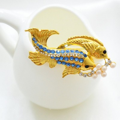  Goldener Fisch Brosche Double Fish Revers Pin mit farbigen Kristall und reine