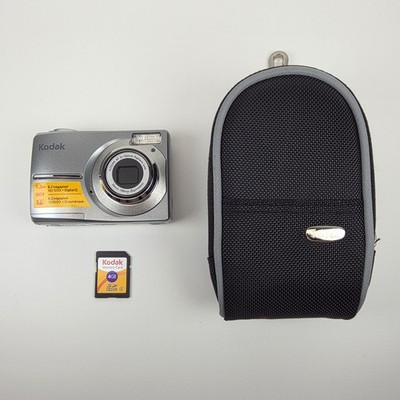 Kodak EasyShare C813 Digital Camera 8.2MP, Silver w/ 4GB SD Card & Carrying Case