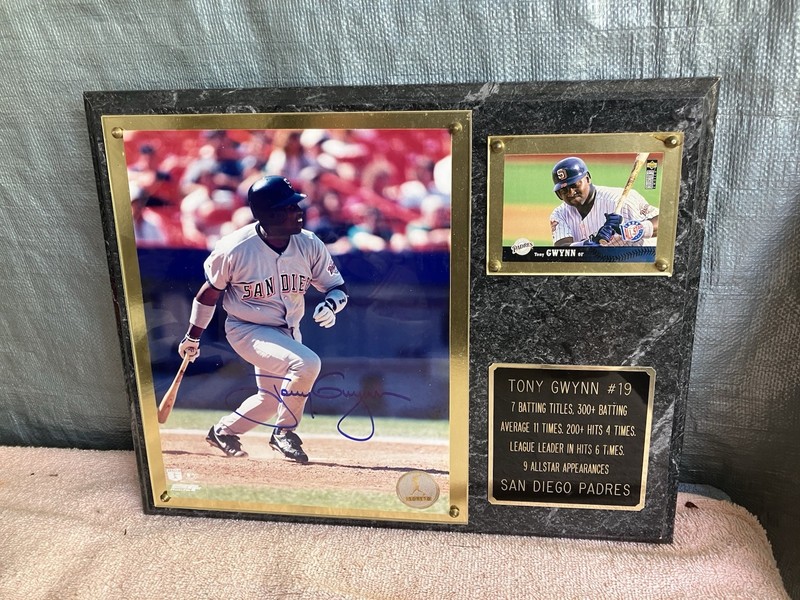 Tony Gwynn Signed Autographed Photo San Diego Padres  & trading card & Statistic