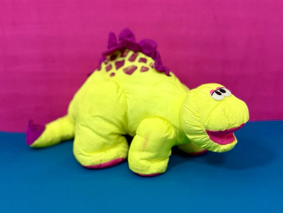 Peluche de dinosaurio Fisher Price de colección Dino-Roar Stegosaurus Puffalump nailon 1992 Foto 3 de 4