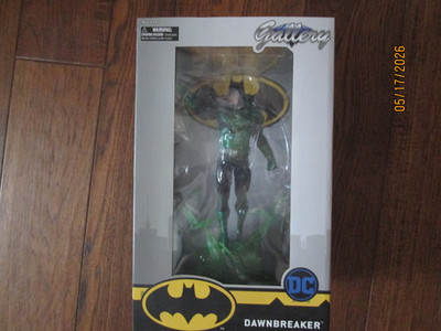 Diamond Select Toys Gallery DC Batman Dark Nights Dawnbreaker PVC Diorama NEW
