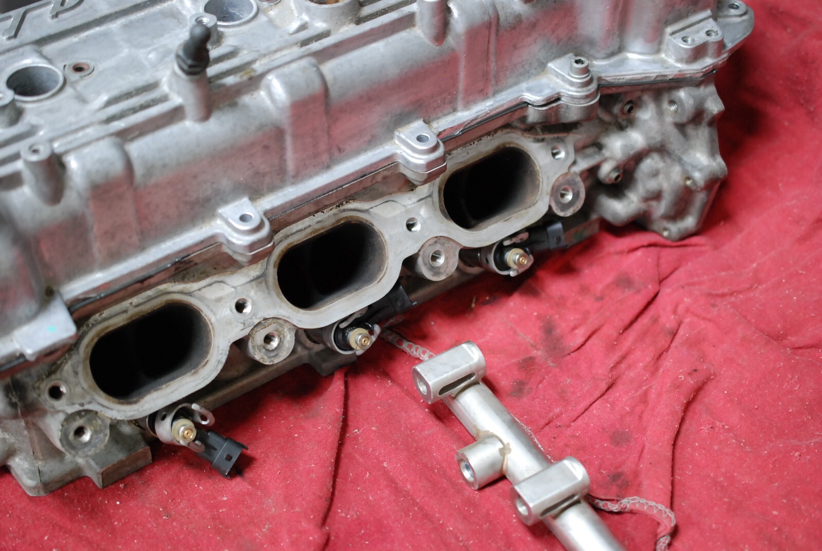 2014 - 2017 MASERATI GHIBLI 3.0 LEFT SIDE CYLINDER HEAD W VALVE COVER&FUEL RAIL