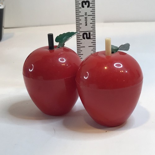 Vintage Plastic Red Apples Salt & Pepper Shakers -United Device Corp Metal Leaf - Picture 5 of 8