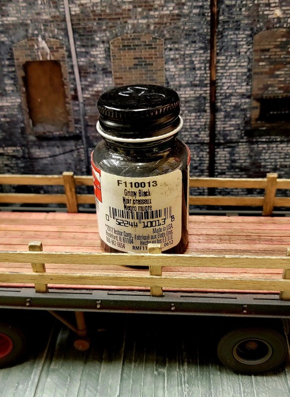 FLOQUIL MODEL RAILROAD ENAMEL PAINT - 1 OUNCE - GRIMY BLACK