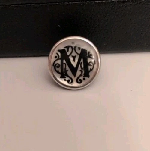 Anillo Kameleon JewelPops Monograma M Inserto Pop Foto 2 de 4