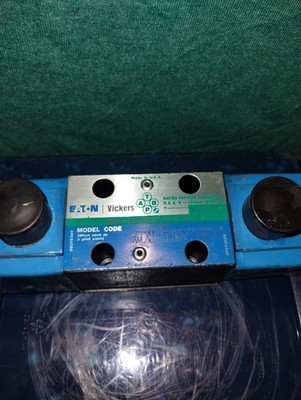 Eaton Vickers DG4V-3S Hydraulic Manual 4-Way 3-Position Valve Oil 350bar