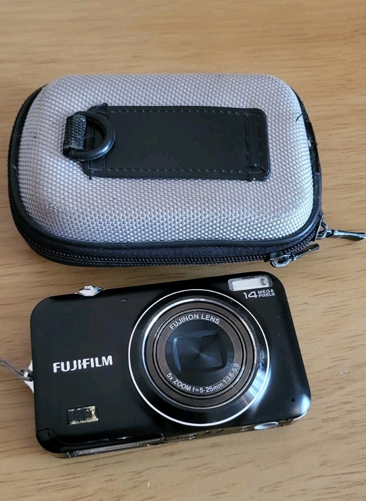 Fujifilm FinePix JX530 14MP Digital Camera with Tested Battery Charger SD Card