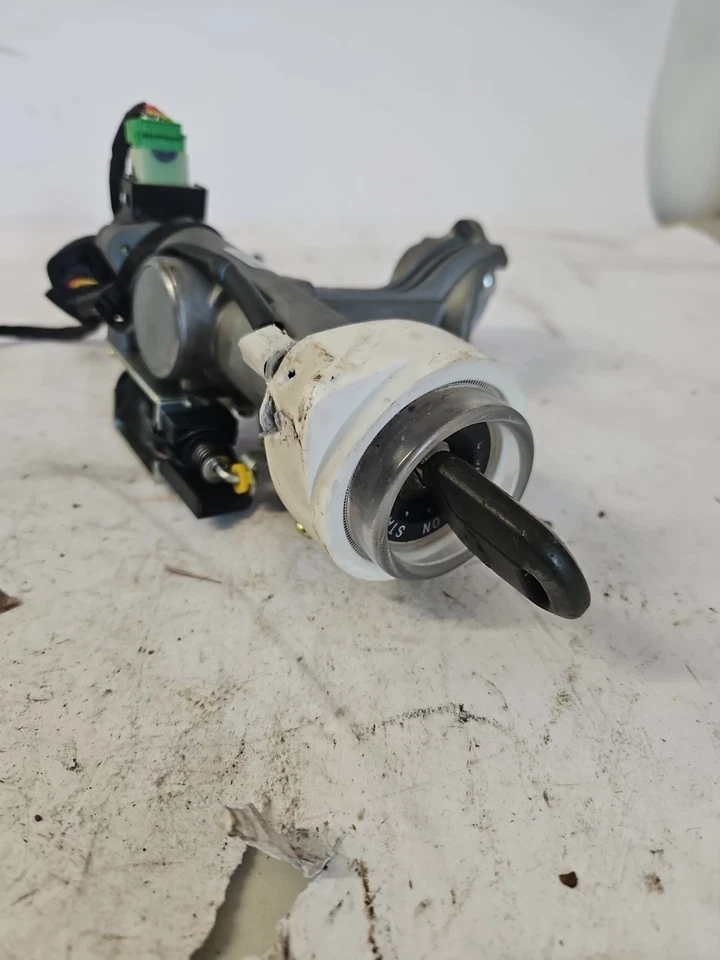 Chevrolet Captiva Sport 2012-2015 bloqueo de encendido con llave e inmovilizador OEM 22743215 Foto 4 de 4