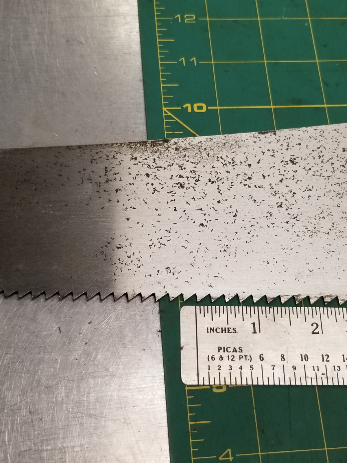 Vintage DISSTON HAND SAW D8, 5  TPI THUMBHOLE HANDLE USA CARPENTER TOOL