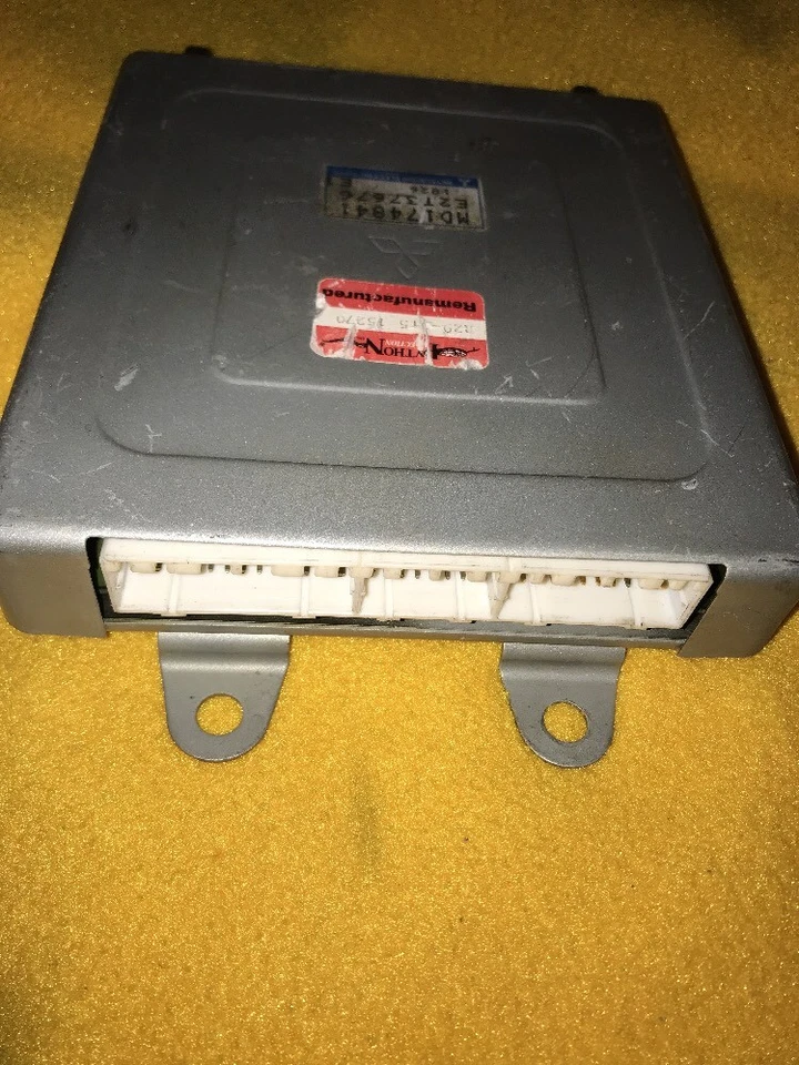 92 Expo Summit Vista ECU ECM Computer Box OEM (MD174841) (1,8 L FWD) Foto 3 de 3