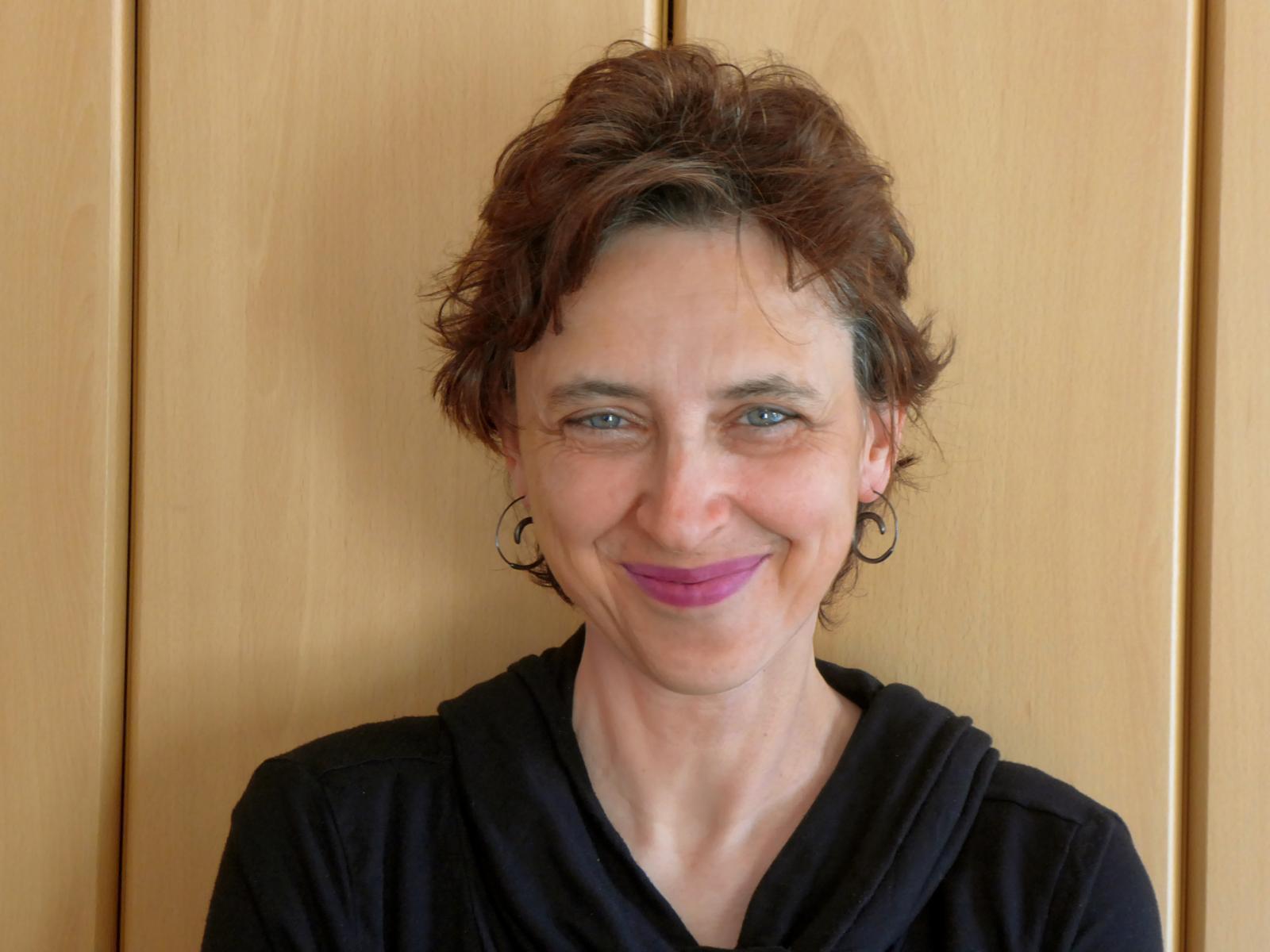 Thumbnail - Sechs Fremde Und Ein Dackel Gina Greifenstein