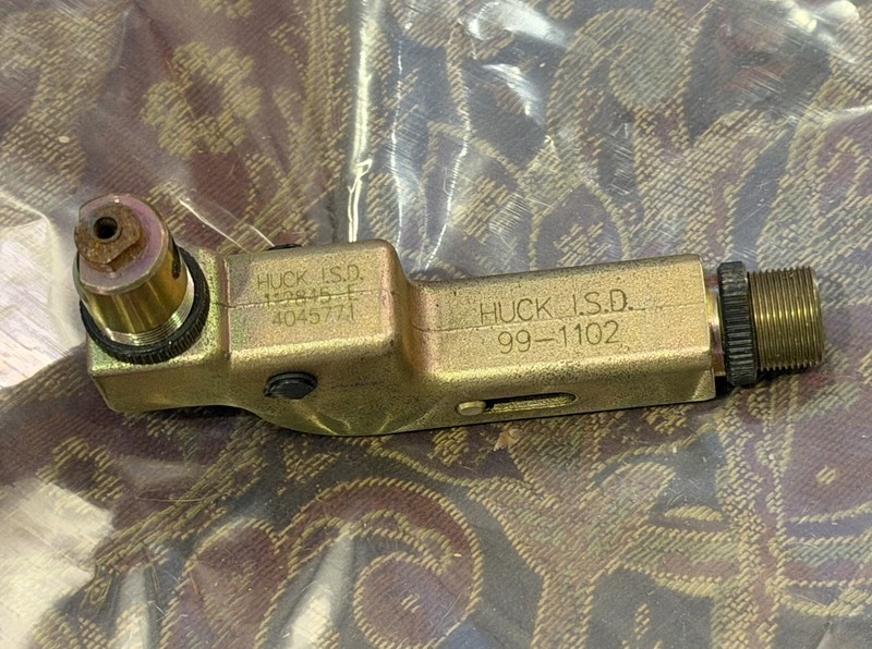 Huck ISD 99-1102 Right Angle Offset Nose Assembly P/N 4045771 - No Box NOS