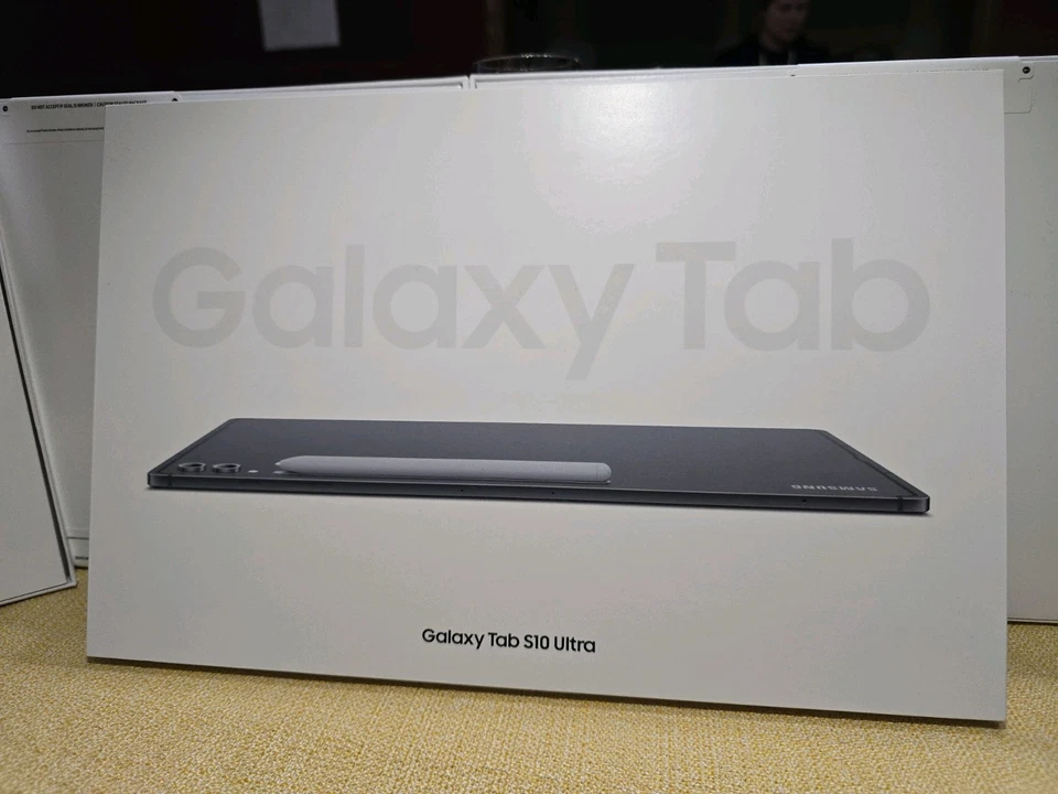 Samsung Tab S10 Ultra - 256 GB - plateada y negra Foto 2 de 4