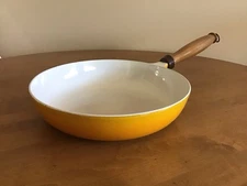 Vintage Descoware Belgium SK-24 Yellow Flame Enamel Cast Iron 9 1/2" Skillet EUC