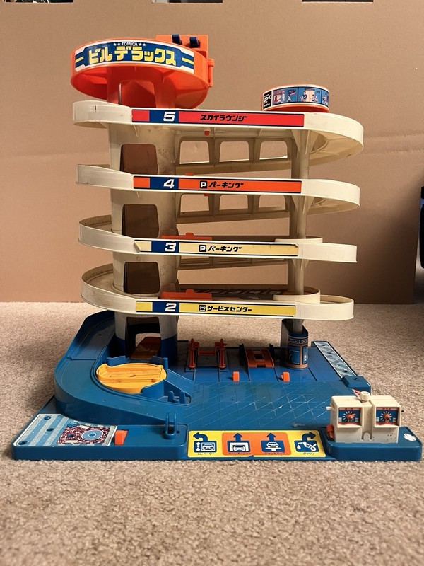 Vintage Tomica Garage