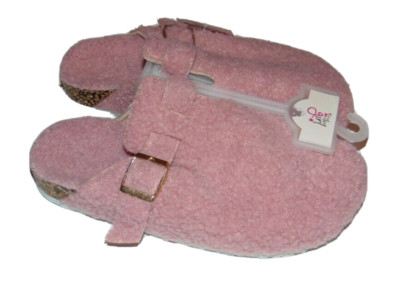 ~NWT Girls OLIVIA MILLER Slip-On Shoes Size 4 Super Cute FS:)~