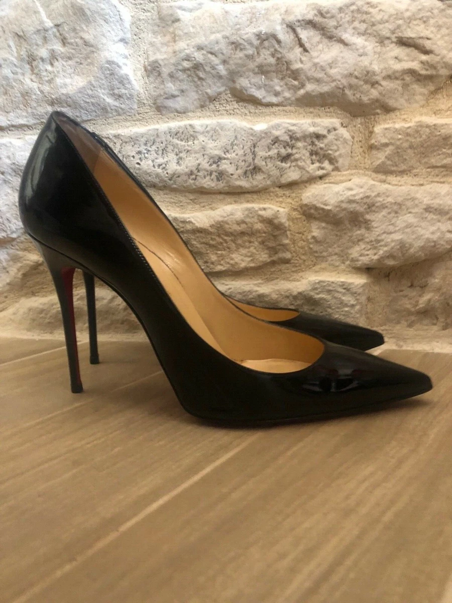 Escarpin Christian Louboutin, modèle Décolleté 554 taille 41 en cuir noir vernis