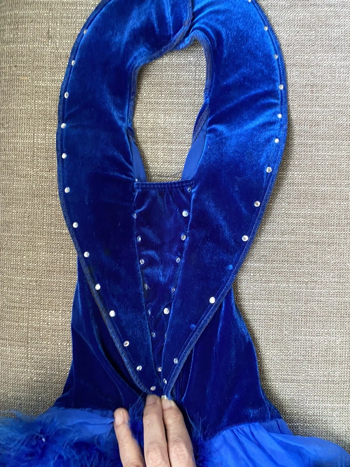 Disfraz de piedra artística eléctrico de terciopelo azul Foto 4 de 4