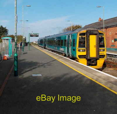 Foto 6x4 Class 158 Dieseltriebzug am Bahnhof Tywyn The Arriva Trai c2016