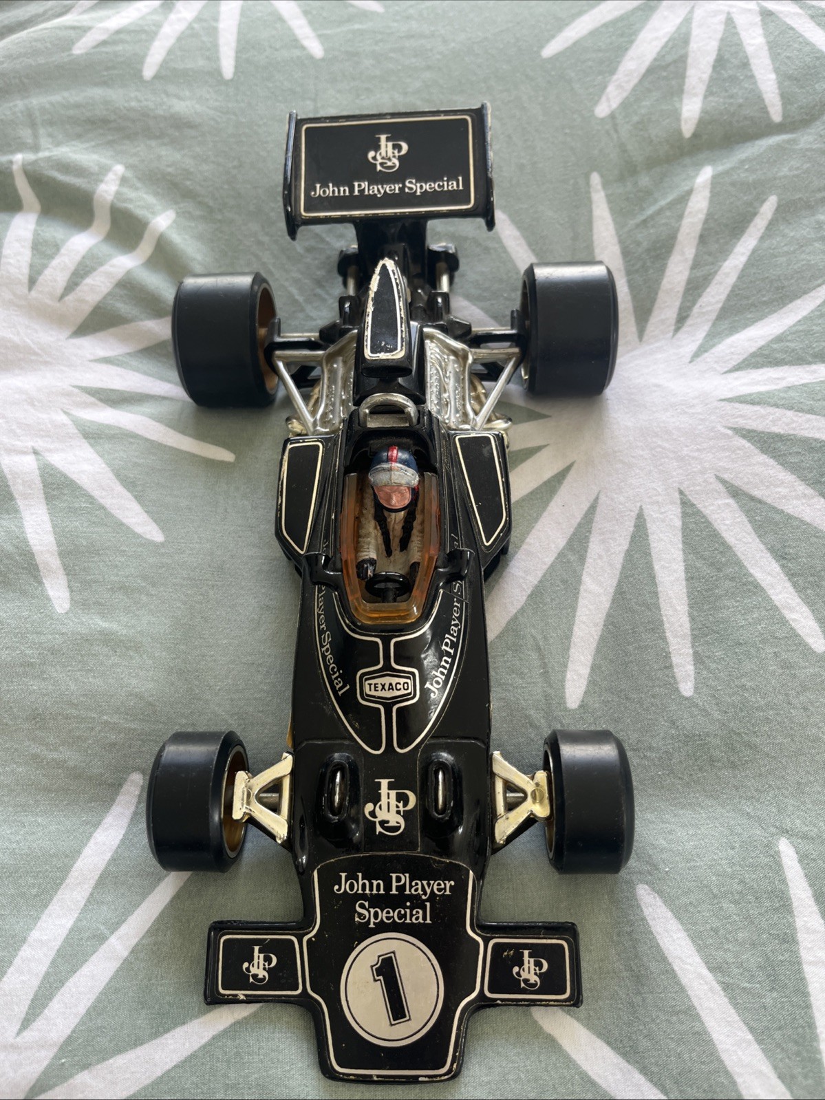 F1 JPS 1/18と1/36 2台セット コーギー社 イギリス製 F1 JPS 1/18と1
