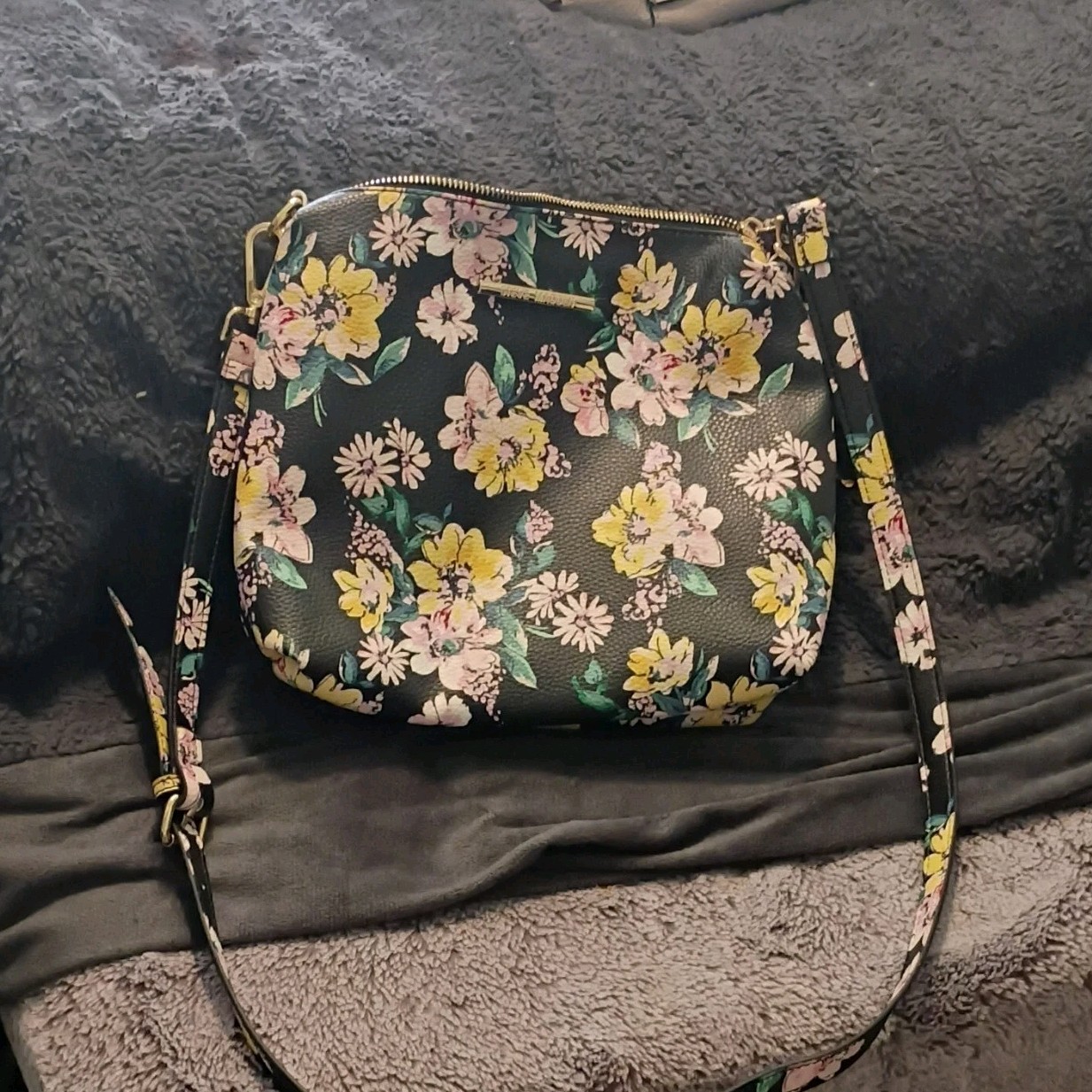 Steve Madden Black Floral Crossbody Bag Zip Closure Pockets Detachable Strap