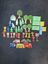 Thomas  Friends Wooden Railway Accessories Lot Signs Building Trees 2000 READ