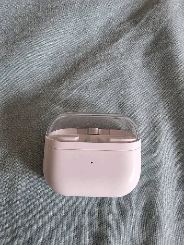 Genuine Samsung Galaxy Buds3 Charging (CASE CRADLE ONLY) SM-R530 White, photo 1 of 5
