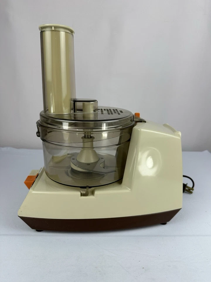 General Electric Vintage 1970s GE Food Processor. Slice, Grate And Chop. D4FP1 - Image 3 of 4