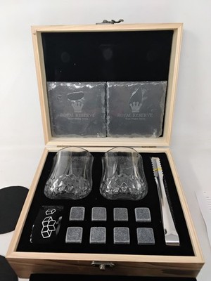 Whisky Dekanter Geschenkset von Royal Reserve mit Whiskysteinen & Barzubehör