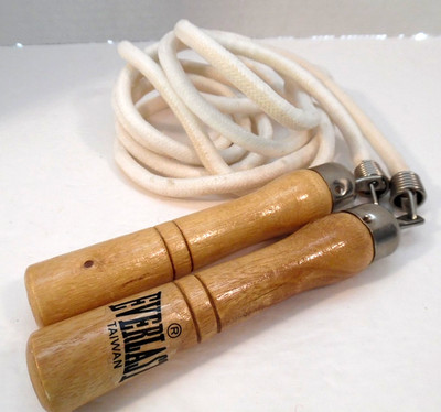 Everlast Jump Rope Wood Handles & White Cord Exercise Skip Rope 8' 9 1/2''