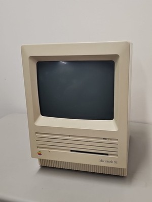 Vintage Apple Macintosh SE M5011 All-in-One Computer – Powers On