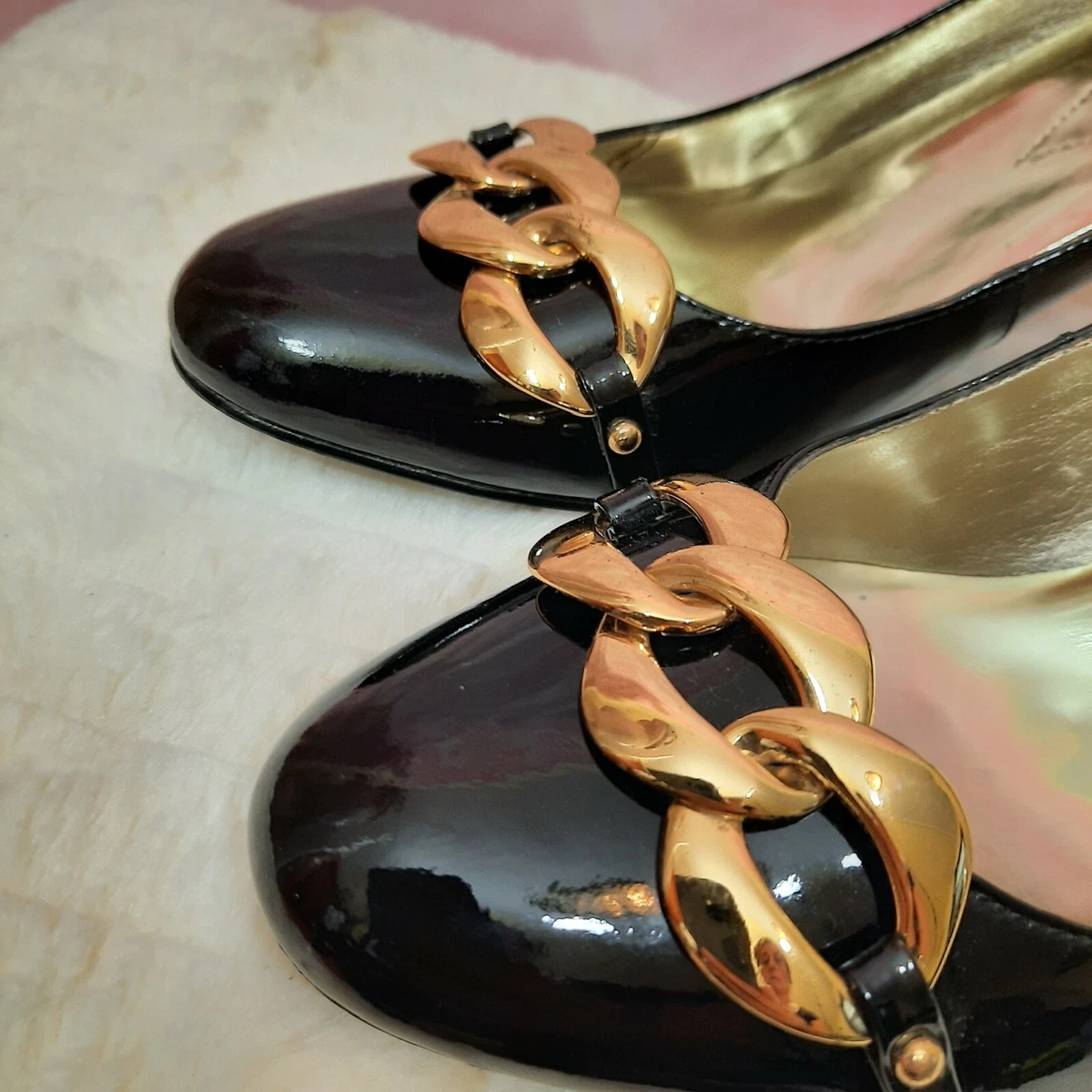 Guess black shop patent leather pumps