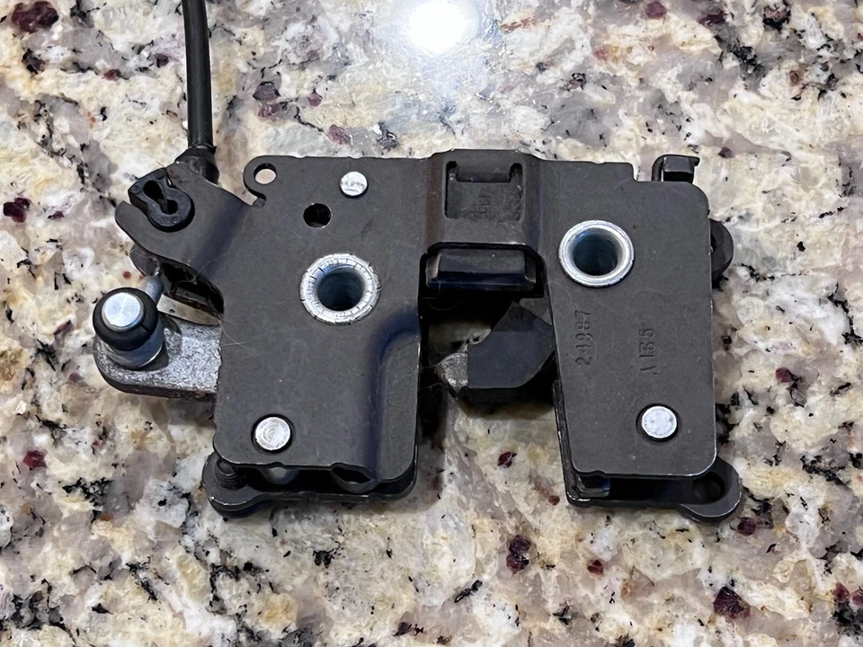 06-10 PESTILLO ASIENTO JEEP COMMANDER TERCERA FILA LADO CONDUCTOR Y PASAJERO p/n 55197331AD Foto 3 de 4