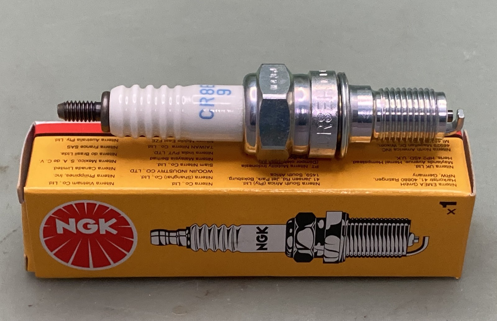 New Genuine NGK 5666 Spark Plug CR8EH-9