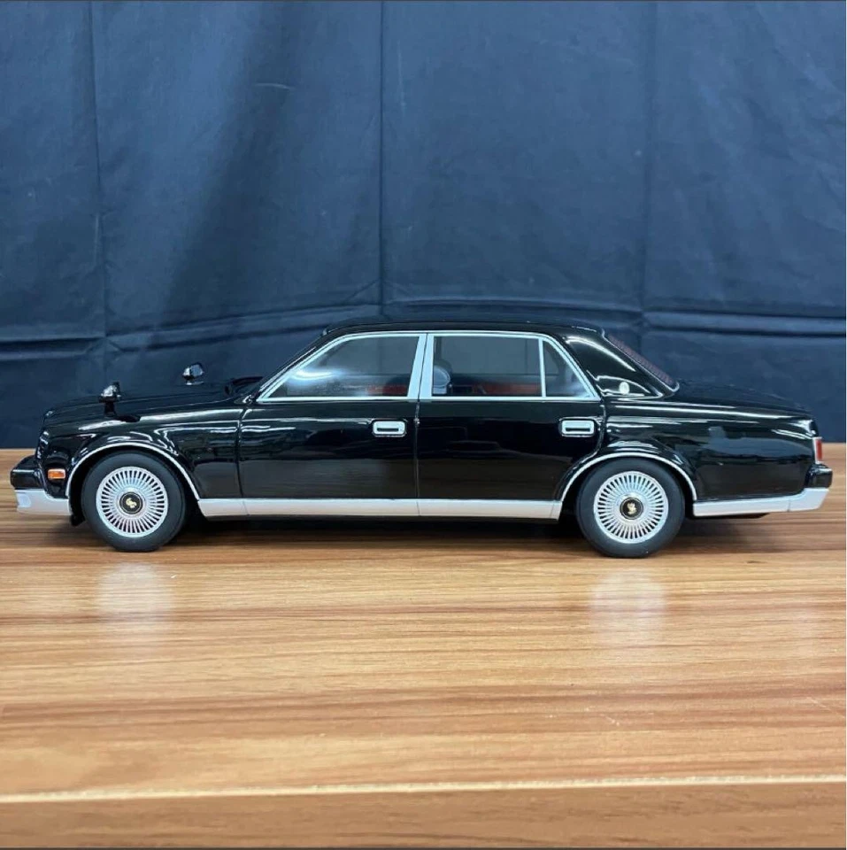 Черная модель автомобиля Kyosho Samurai 1:18 Toyota Century с коробкой Япония - Изображение 4 из 4