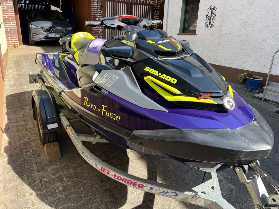 Verkaufe Jetski Seadoo RXP-X 300 Zulassung Mai 2021 Farbe Lila/gelb - Bild 3 von 4