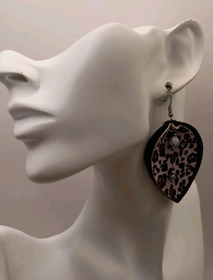 Boucles d'oreilles argenté et howlite blanche - Collection Joaillerie Fine