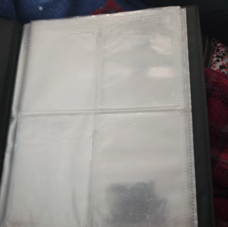 Carpeta de álbum de 4 bolsillos Wizards of the Coast - WOC08320 Foto 2 de 4