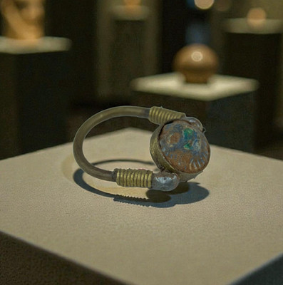 ANCIENT EGYPTIAN ARTIFACTS A RARE EGYPTIAN PHARAONIC RING EGYPT BC