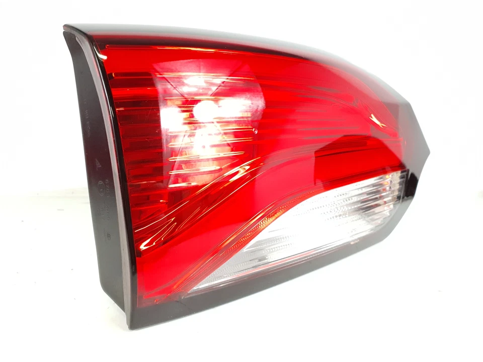 Chrysler Pacifica 3.6 L V6 2020 Rear Left Tailgate Inner Tail Light 68228941AF - Image 2 of 4