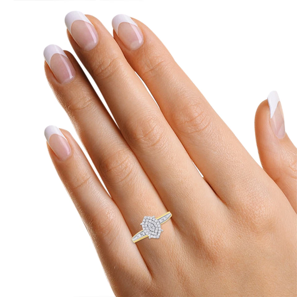 Anillo de compromiso con racimo de diamantes naturales enchapado en oro amarillo de 14K en plata Foto 4 de 4