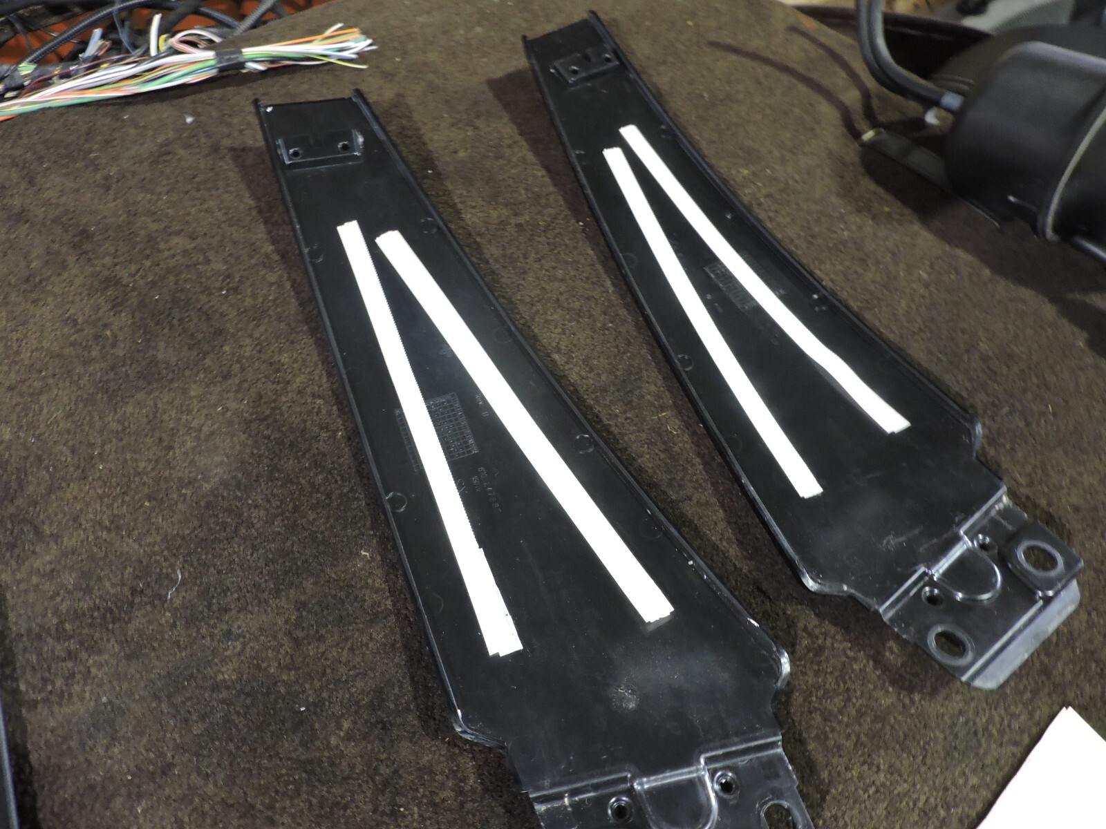 2014-17 MASERATI GHIBLI FRONT DOOR B PILLAR MOLDING SET PAIR 6700247870