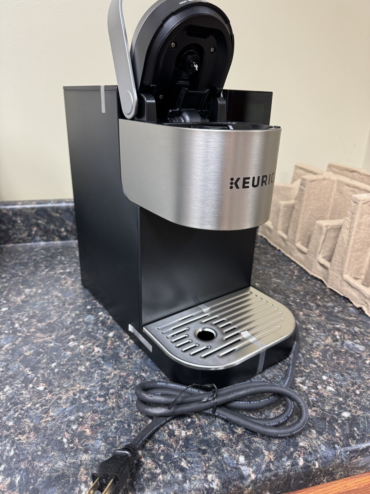 Keurig K2500 Single Serve Commercial Coffee Maker (No Reservoir) 7793