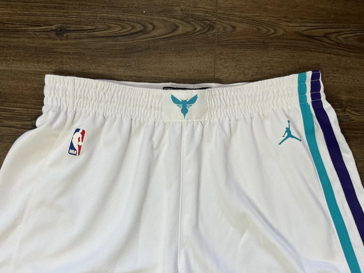 2000s Charlotte Bobcats Game Issued White Shorts 46 DP53810