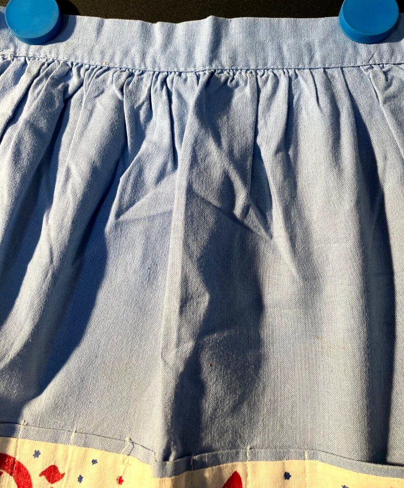 Delantal infantil de recuerdo del parque "Disneyland" de principios de 1960 con Campanilla y Castillo Foto 4 de 4